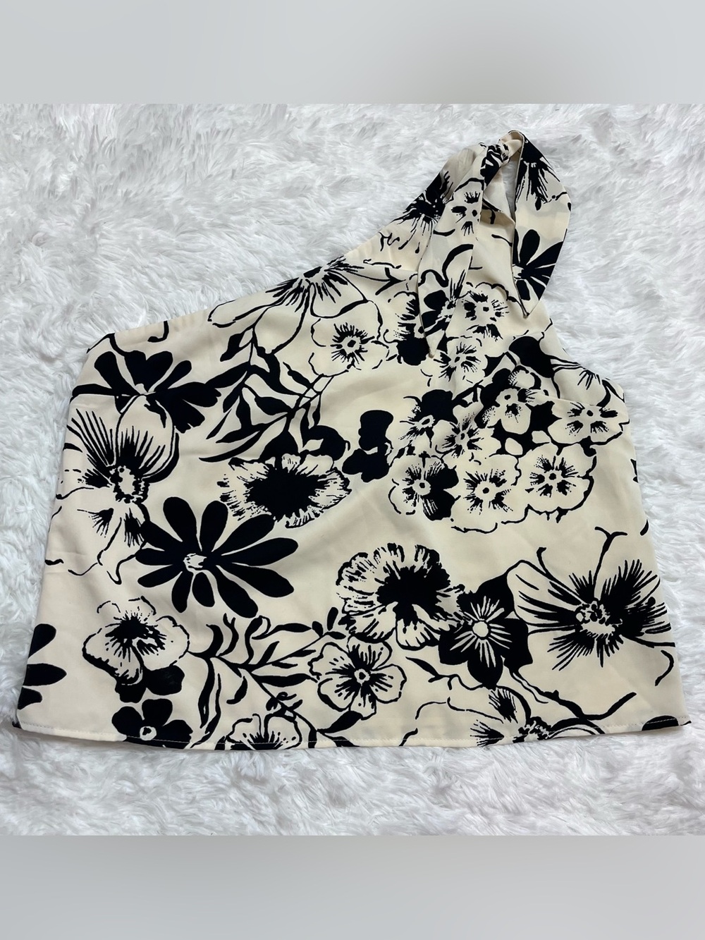 Abercrombie & Fitch Black and Cream Floral One-Shoulder Top